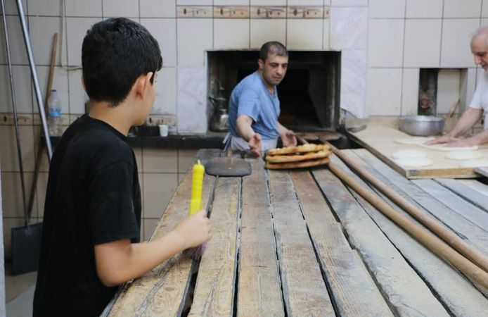 Diyarbakır’da Cehennem Sıcağı: Fırın Ustalarının 60 Derecelik Ekmek Mücadelesi!