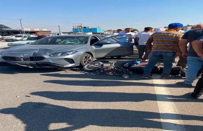 Otomobille Çarpışan Motosikletteki 2 Kişi Yaralandı