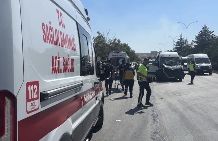 İşçi Servisinin Tıra Arkadan Çarptığı Kazada Can Pazarı: 11 İşçi Yaralı