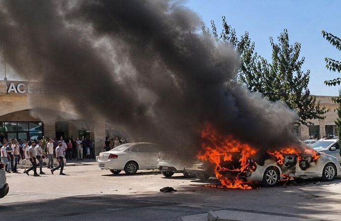 Hastane Otoparkında Korku Dolu Anlar: Otomobil Alev Alev Yandı!