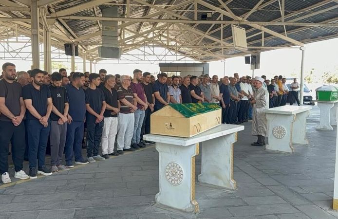 Site Havuzunda Boğulan Minik Kadir Gözyaşlarıyla Defnedildi