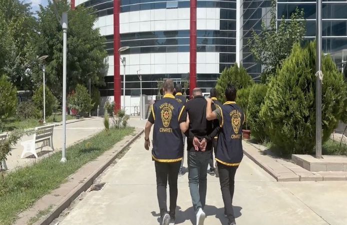 Minibüsü Durdurup Şoförünü Darbeden Şüpheliler Tutuklandı
