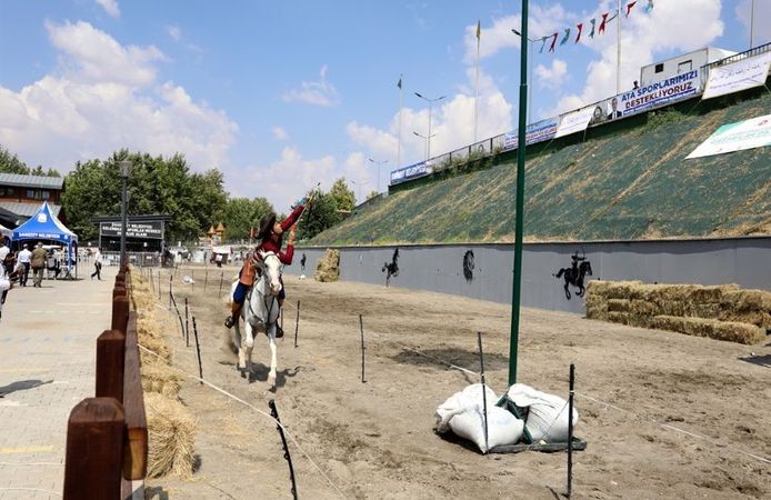 Gaziantep'te Atlı Okçuluk Yarı Final Coşkusu