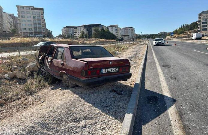 Kontrolden Çıkan Araç Şarampole Devrildi: Sürücü Yaralı