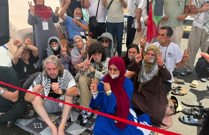 Filistin konvoyu 4 gündür sınırda açlık grevine başladı