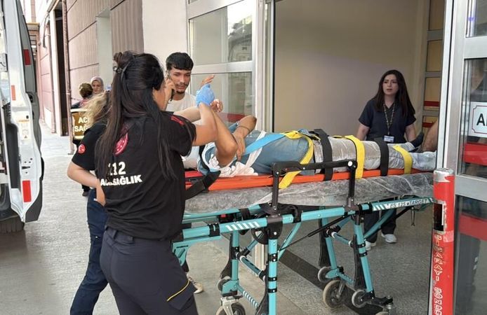 Motosiklet Sürücüsü Hakimiyeti Kaybetti: Kazada 2 Kişi Yaralandı