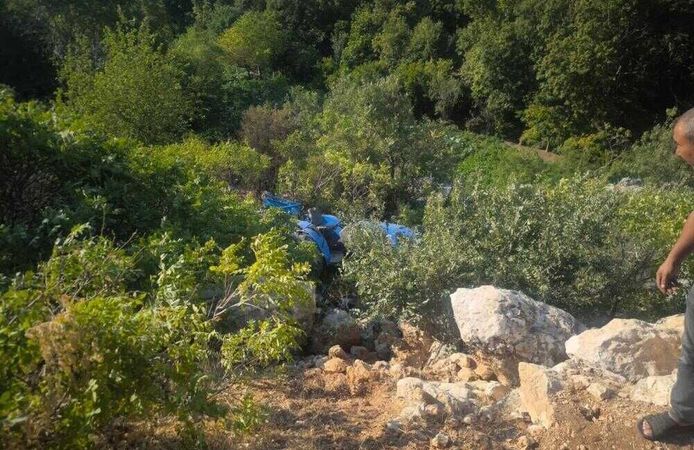 Şarampole Devrilen Traktörde 1 Kişi Hayatını Kaybetti