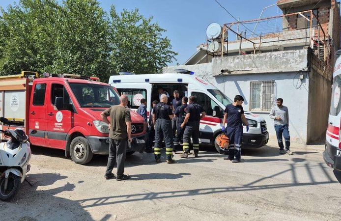 Hasarlı Toprak Evi Yıkmaya Çalışırken Duvarın Altında Kaldı: 1 Yaralı