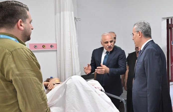 Vali Zorluoğlu, Lice’deki kazada yaralanan vatandaşları hastanede ziyaret etti