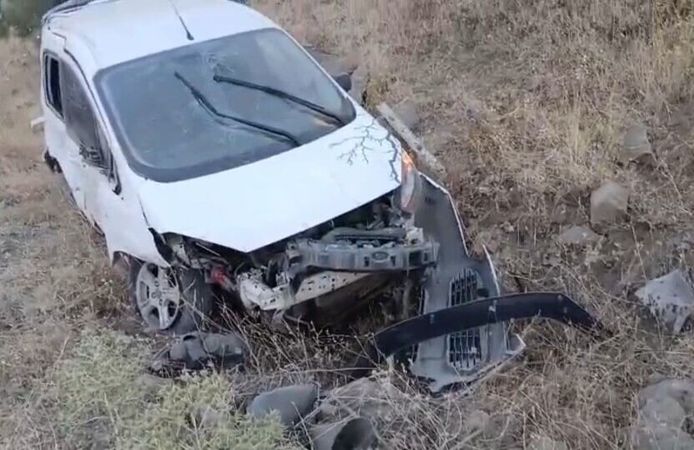 Kontrolden Çıkan Hafif Ticari Araç Takla Attı: Sürücü Yaralandı