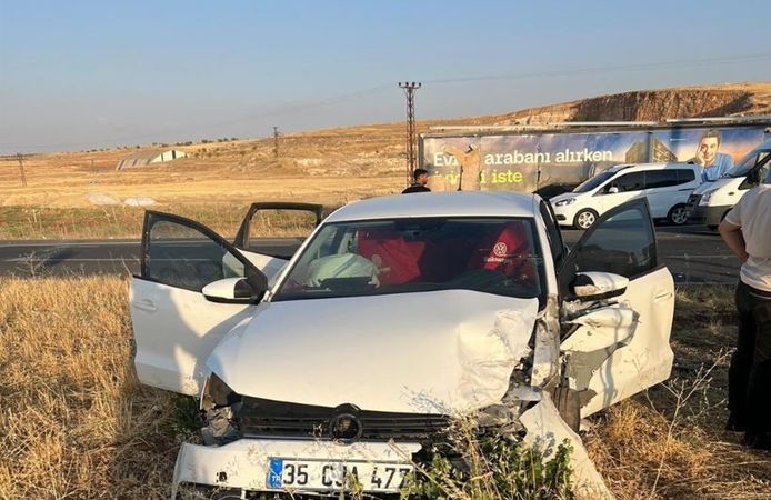 Mardin’de İki Otomobil Çarpıştı: 3 Yaralı