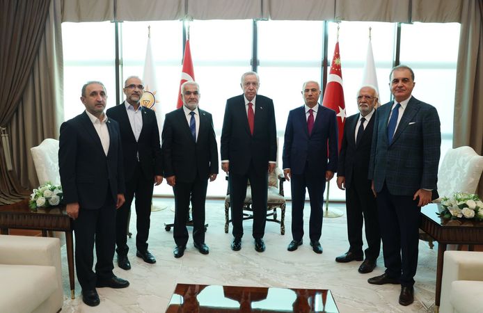 Cumhurbaşkanı Erdoğan, HÜDA PAR Genel Başkanı Yapıcıoğlu’nu kabul etti