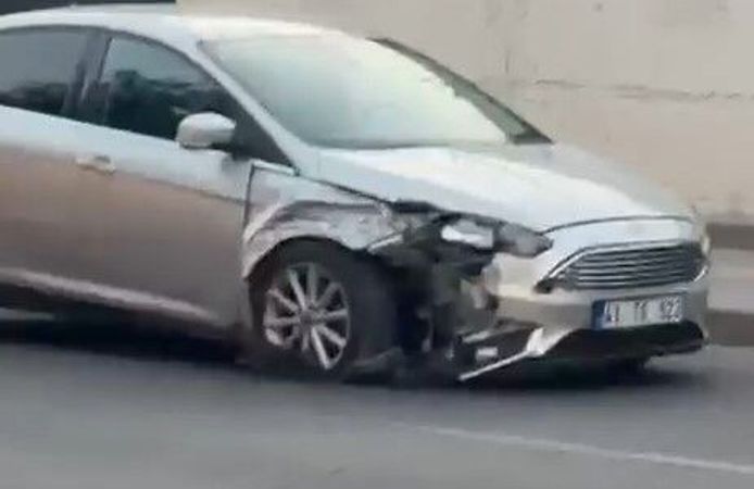 Ehliyetsiz sürücü dönüş yaparken kazaya karıştı