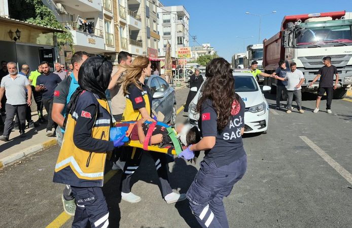 İki motosikletin karıştığı kazada 3 kişi yaralandı