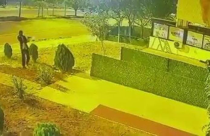 Bağlar’da iş yerine silahlı saldırı kameraya yansıdı