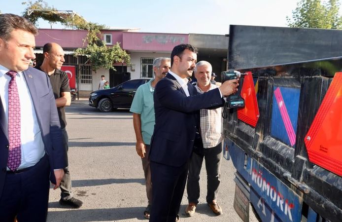 Çiftçilere Traktörler İçin Reflektör Dağıtıldı