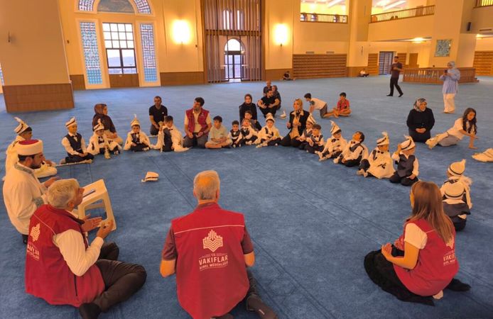 Diyarbakır Vakıflar Bölge Müdürlüğünden 530 Yıllık Vasiyetle 105 Çocuğa Sünnet Şöleni