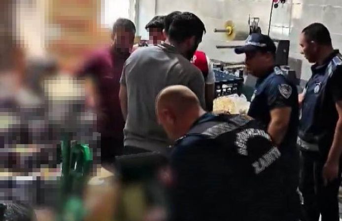 Zabıtadan Gıda İşletmesine Denetim: Son Kullanma Tarihi Geçmiş Ürünler Yakalandı