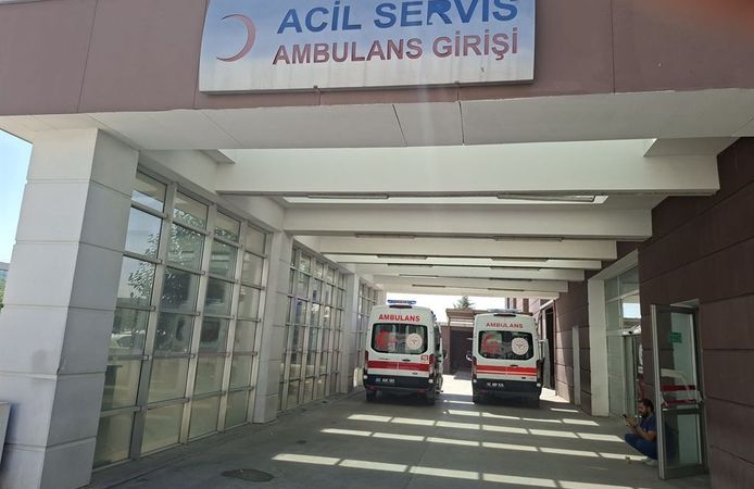 Tütün Yüklü Traktörün Römorku Devrildi: 9 Yaralı