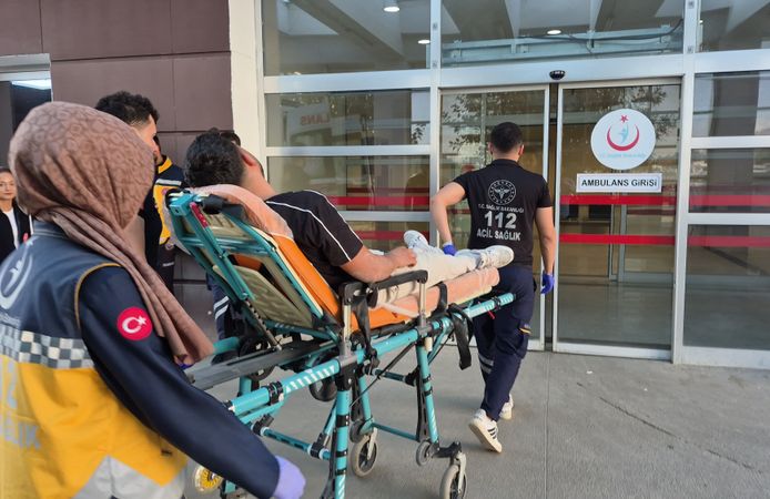 İki motosikletin çarpıştığı kazada 4 kişi hastaneye kaldırıldı