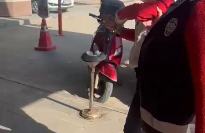 Yemek yiyen kediye taşla vurmuştu: Kadın yakalandı
