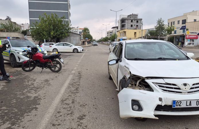 Karapınar Caddesi’nde Trafik Kazası: Motosiklet Sürücüsü Yaralandı