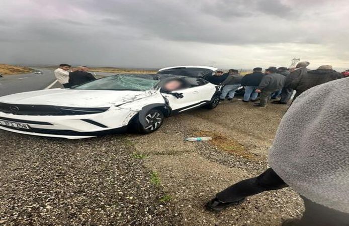 Kayganlaşan Yolda Kontrolden Çıkan Otomobil Yoldan Çıktı: 1 Yaralı