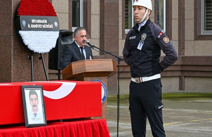 Diyarbakır'da Kalp Krizinden Yaşamını Yitiren Polis Memuru İçin Uğurlama Töreni
