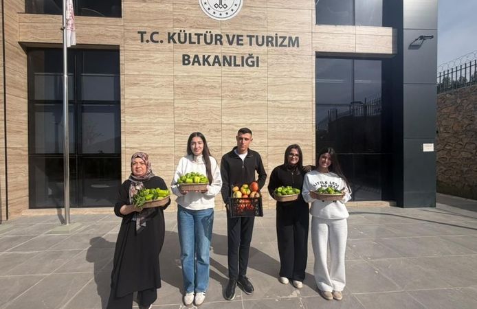 Kütüphane Bahçesinde Yetişen Ürünler Şehit Aileleri ve İhtiyaç Sahiplerine Ulaştırıldı