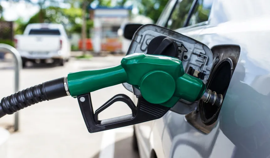 Petrol Fiyatları Düştü: Akaryakıta İndirim Bekleniyor