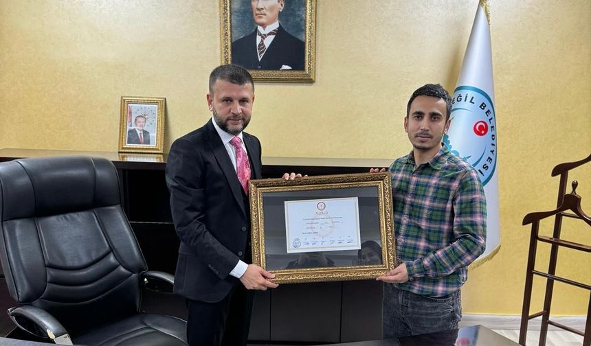 Eğil Belediye Başkanı Seydaoğlu, mazbatasını aldı
