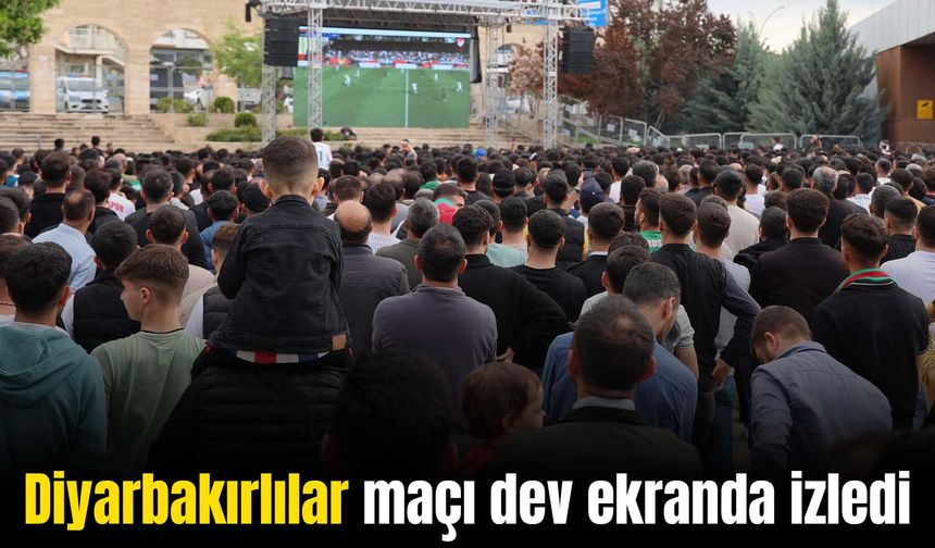 Diyarbakırlılar maçı dev ekranda izledi: Maç sonu büyük coşku!