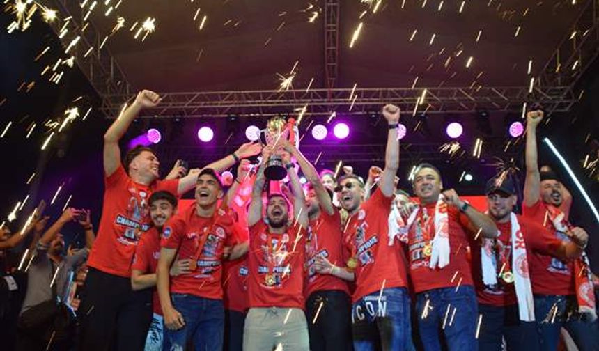 2. Lig'e yükselen TPAO Batman Petrolspor'dan coşkulu kutlama