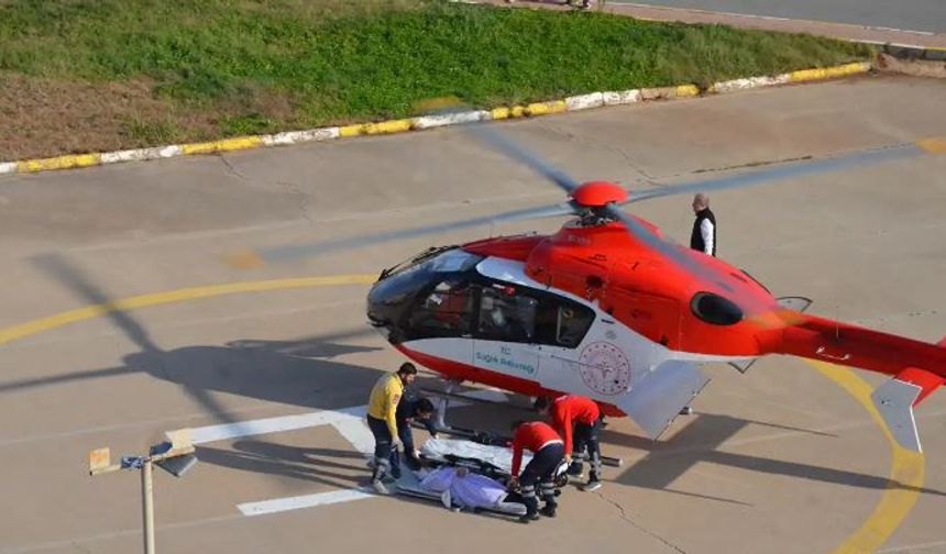 Yaşlı hasta, ambulans helikopterle Diyarbakır'a getirildi