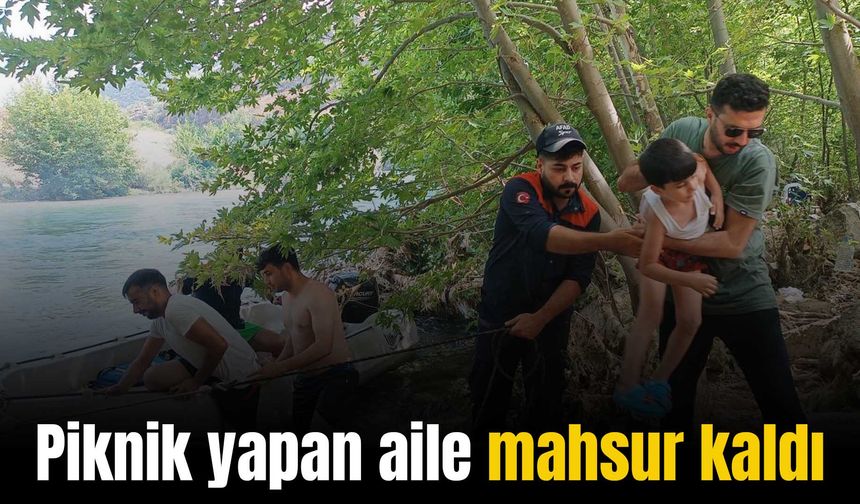 10 kişilik aile Dicle Nehri’nde mahsur kaldı