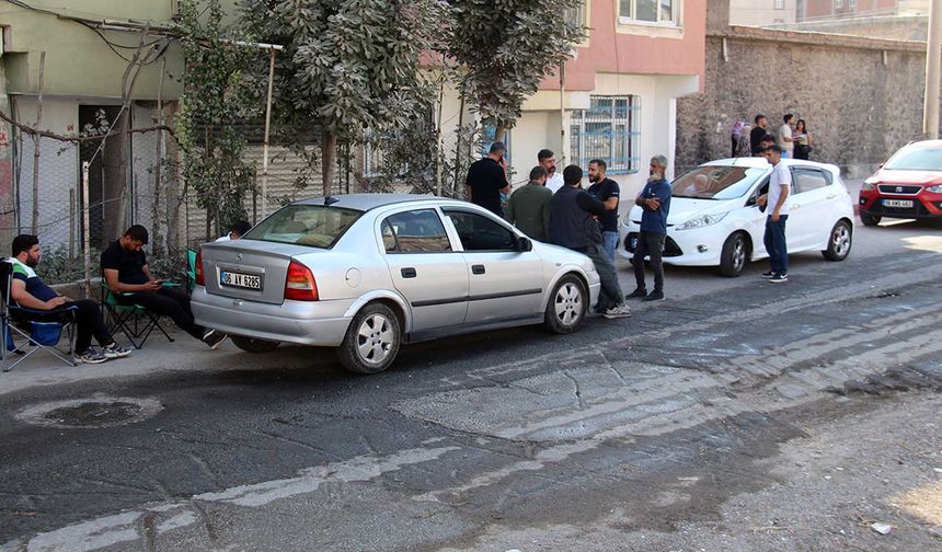 Diyarbakır’da bu binanın sakinleri geceyi sokakta geçirdiler