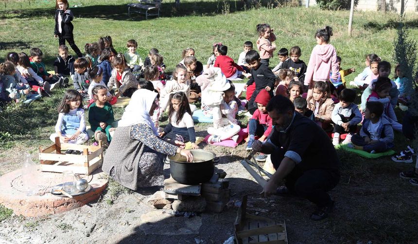 Diyarbakır’da çocuklar için bağbozumu ve bulamaç etkinliği