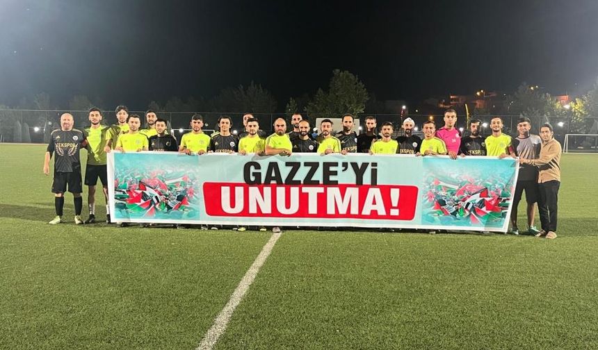 Diyarbakır'da futbol turnuvasında ‘Gazze'yi unutma' pankartı açıldı