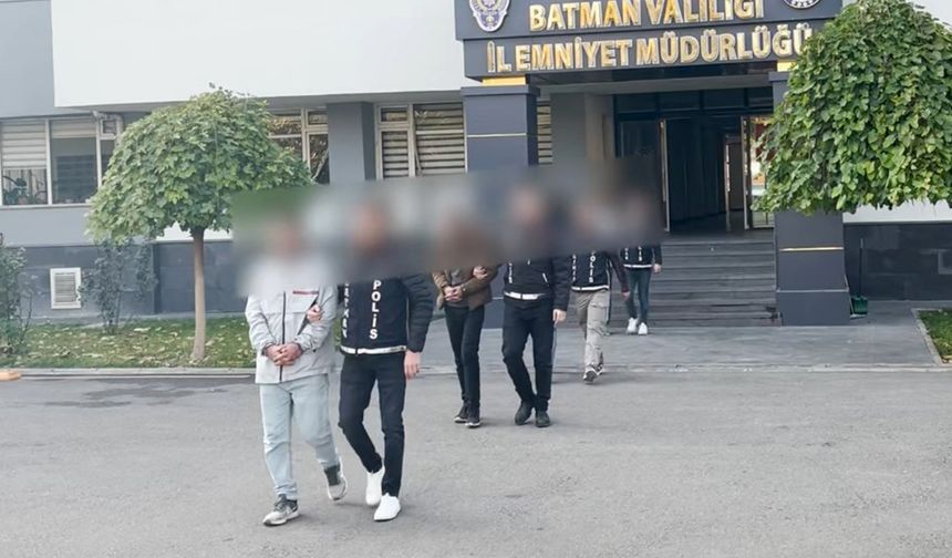 Batman'da 3 Evde Uyuşturucu Operasyonu: 4 Kişi Tutuklandı