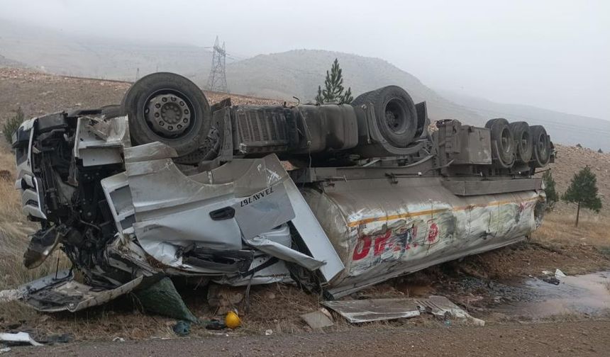 Batman'da petrol yüklü tır devrildi: 1 yaralı