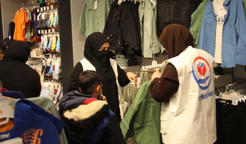 Diyarbakır’da bayram öncesi yüzlerce çocuğun yüzü güldü