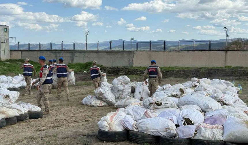 Diyarbakır’da piyasa değeri 10 milyar lirayı bulan 20 tondan fazla uyuşturucu imha edildi