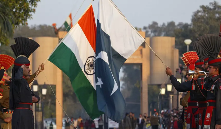 Pakistan'dan Hindistan’a Karşılık Saldırı: Dört Askeri Üs Hedef Alındı