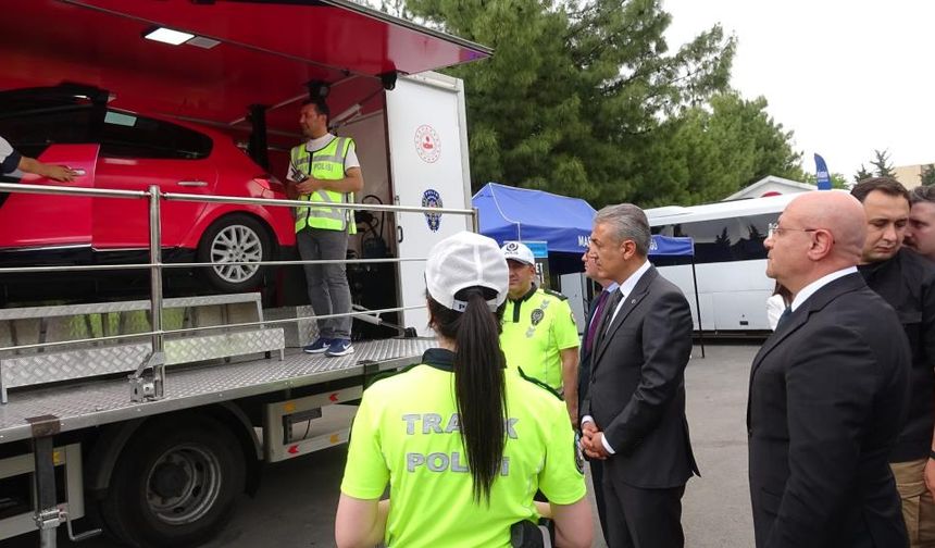 Emniyet Kemeri Simülasyonu ile Sürücülere Bayram Öncesi Uyarı