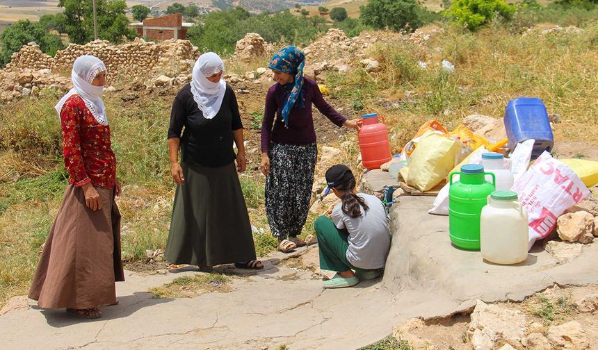 Diyarbakır’da bir yıldır susuz olan mahalle sakinleri: "Cenazeyi yıkayacak suyumuz yok"