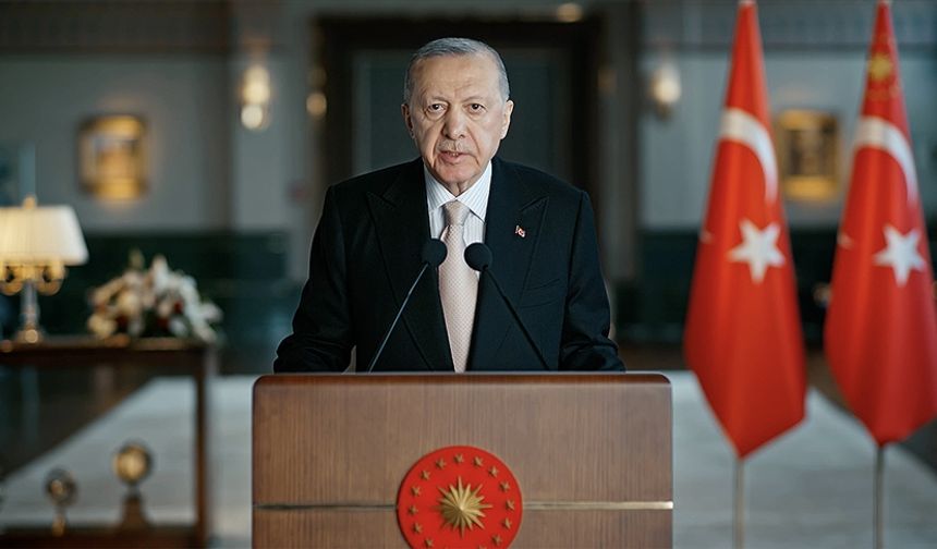 Cumhurbaşkanı Erdoğan: Tüm vatandaşlarımın ve gönül coğrafyamızdaki her bir kardeşimin bayramını tebrik ediyorum