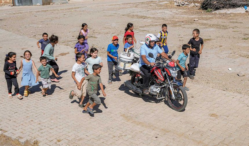 Diyarbakır’da 34 yıldır köy çocuklarının yüzünü güldürüyor: Motorunun sesi mutluluğun habercisi