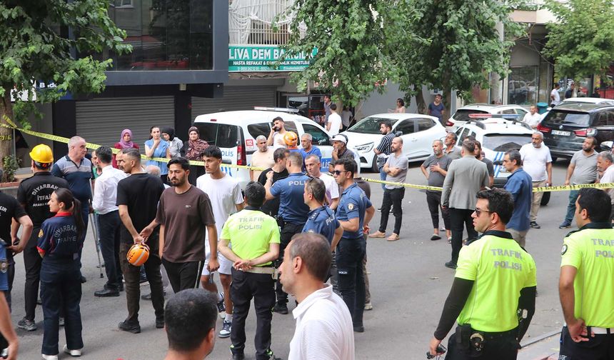 Diyarbakır'da sallandığı ihbarı yapılan 7 katlı bina tahliye edildi