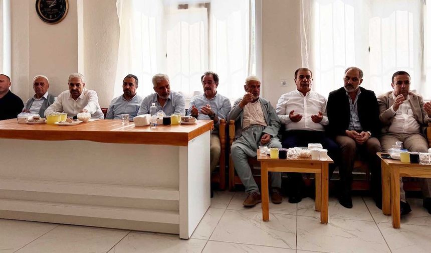 Ak Parti Diyarbakır Milletvekili Ensarioğlu ve İl Başkanı İler, Bismil’de taziye ziyaretinde bulundular