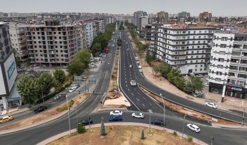 Diyarbakır’da çalışmaların sürdüğü Selahaddin Eyyubi Bulvarı’nın bir kısmı hizmete açıldı
